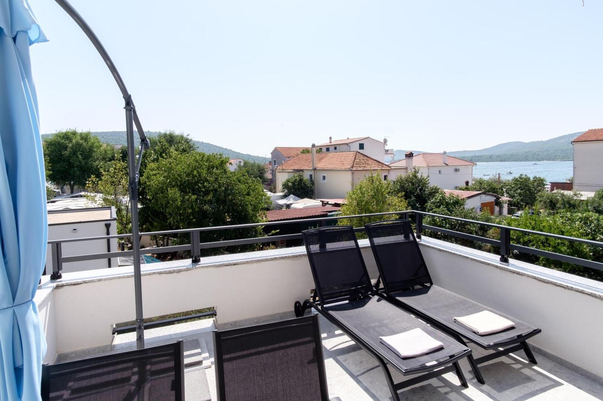 Apartments Grape Pirovac Zewnętrze zdjęcie