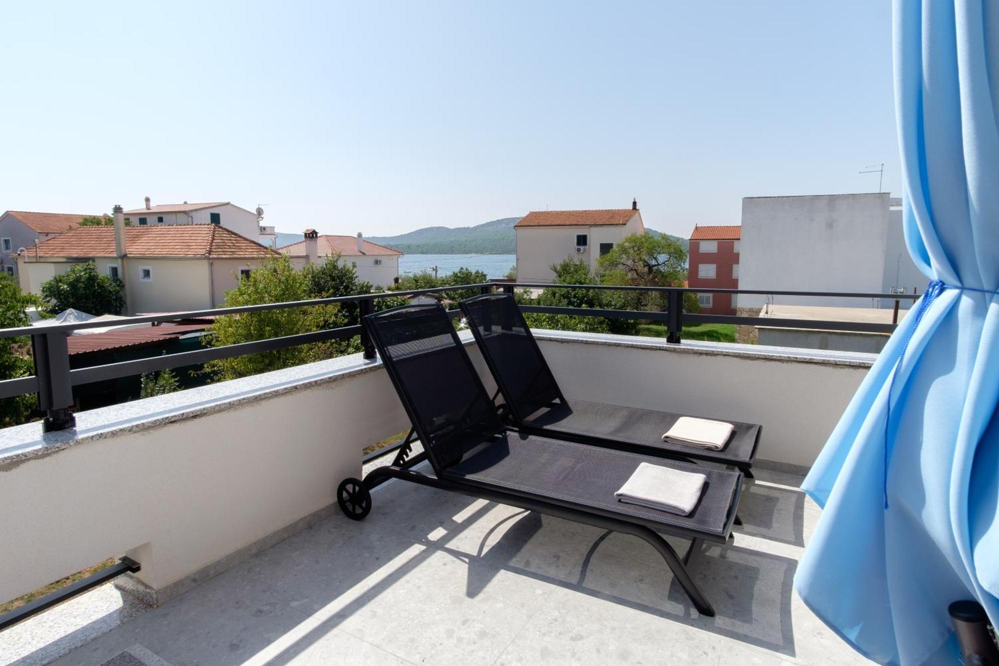 Apartments Grape Pirovac Zewnętrze zdjęcie